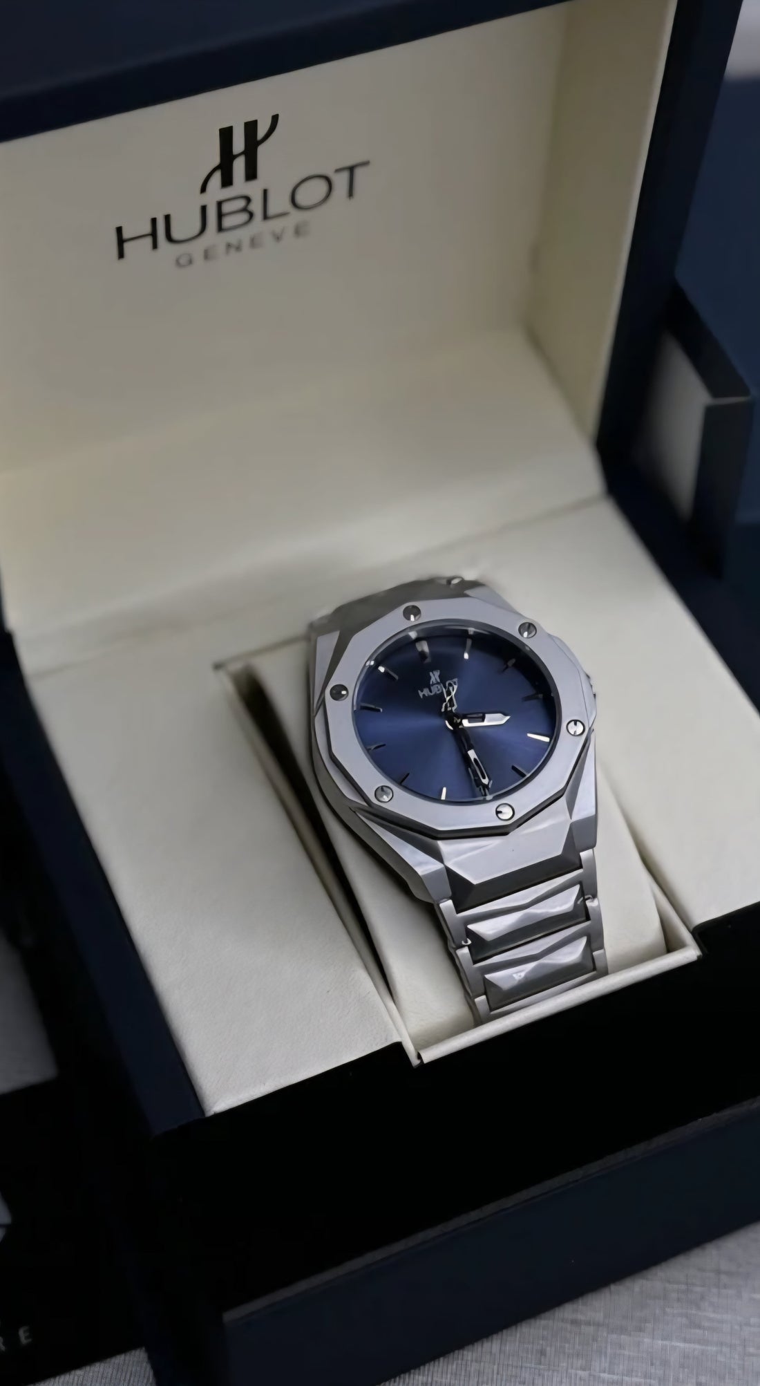 A CLASSIC HUBLOT DIAMOND CUT WATCH FOR MEN